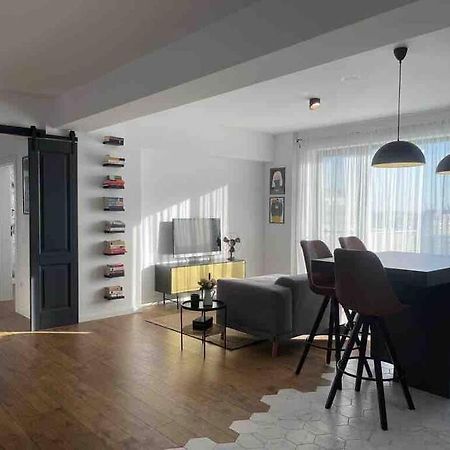 Modern 2-Bedroom Apartment In New Residence Craiova Exterior photo
