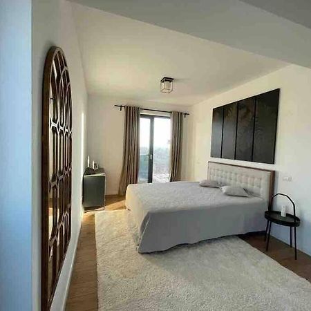 Modern 2-Bedroom Apartment In New Residence Craiova Exterior photo