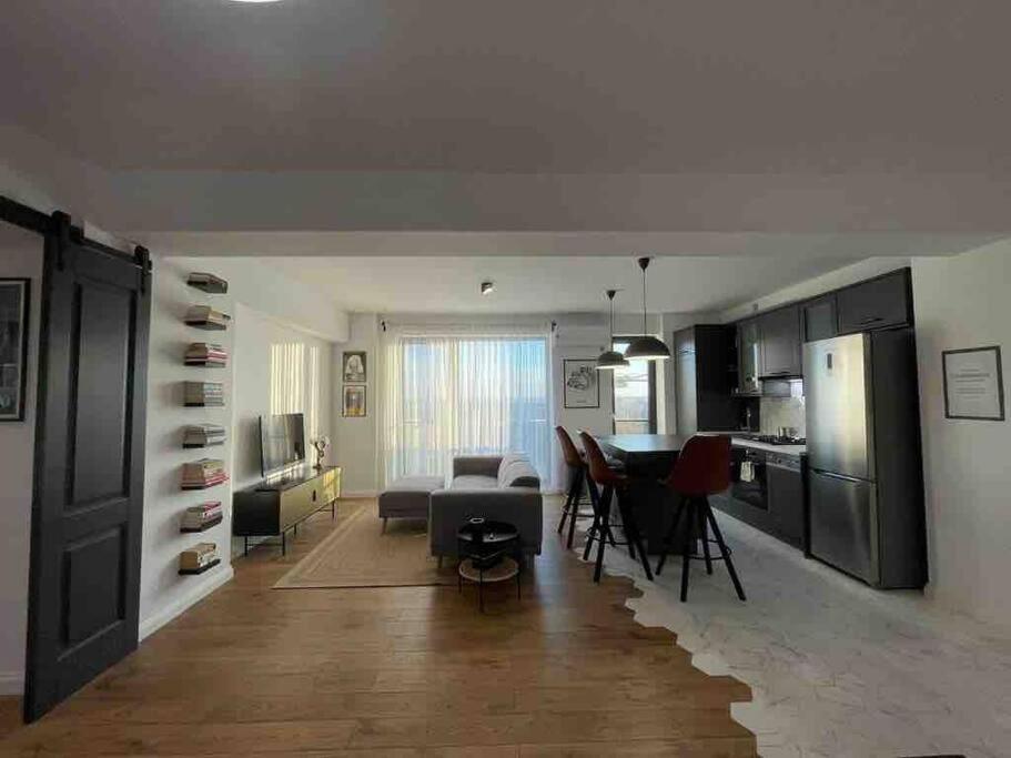 Modern 2-Bedroom Apartment In New Residence Craiova Exterior photo