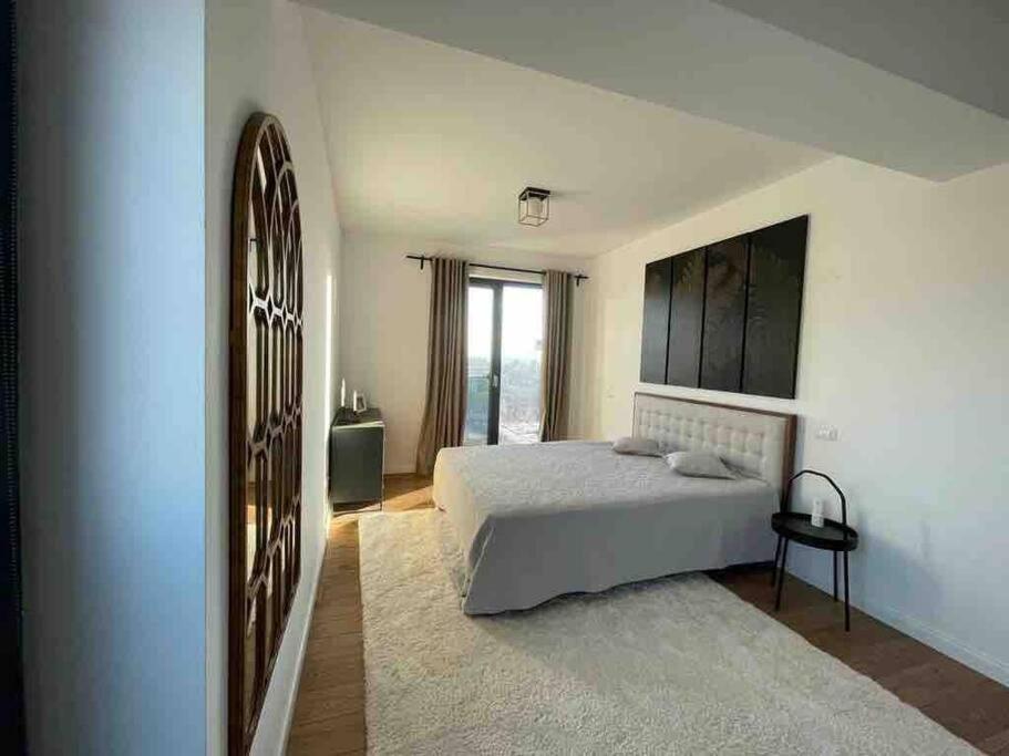 Modern 2-Bedroom Apartment In New Residence Craiova Exterior photo